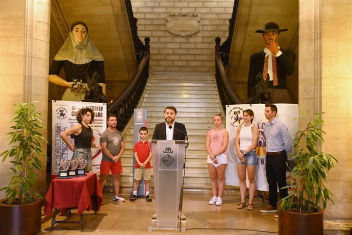 El teniente de alcalde de Cultura y Deporte del Ayuntamiento de Palma, Javier Bonet, presenta la segunda edición del Trofeu Ciutat de Palma d'Halterofília.