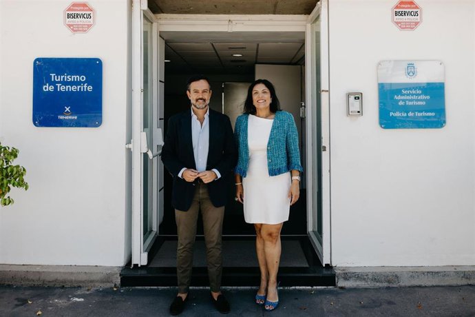 El consejero de Turismo del Cabildo de Tenerife, Lope Afonso y la nueva consejera delegada de Turismo de Tenerife, Dimple Melwani