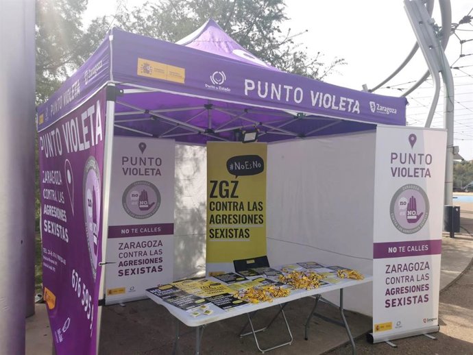 El Ayuntamiento de Zaragoza instala un Punto Violeta en la entrada del Vive Latino