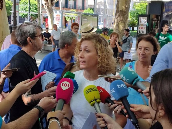 La portavoz de Podemos-IU, Susana Hornillo, en una atención a medios.