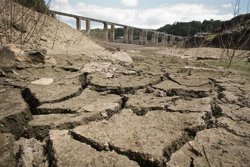 Archivo - Embalse de Belesar en el Río Miño, a 3 de agosto de 2023, en Lugo, Galicia (España).