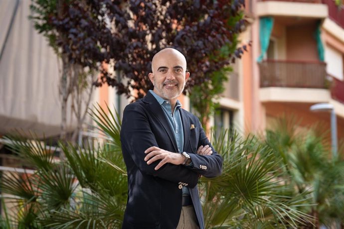 Archivo - El líder del Partido Popular en el Ayuntamiento de Barcelona, Daniel Sirera, posa para Europa Press en Sant Antoni, a 30 de junio de 2023, en Barcelona, Catalunya (España). 