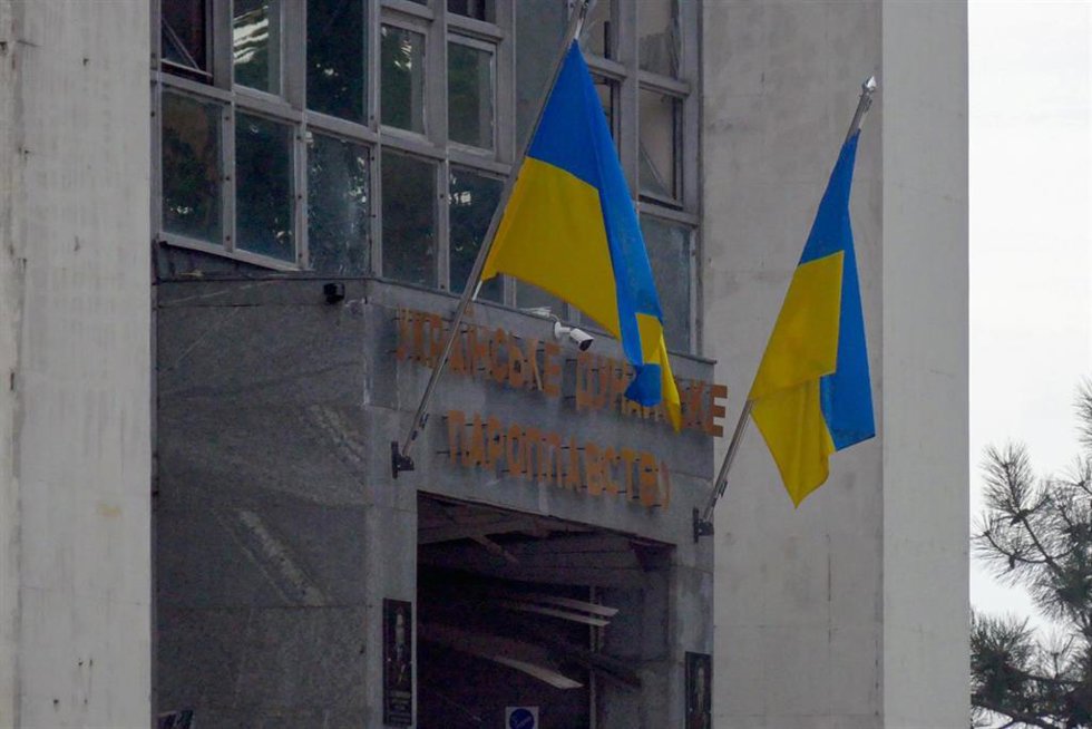 Archivo - August 2, 2023, Izmail, Odesa Region, Ukraine: Ukrainian flags are seen outside the building of the Ukrainian Danube Shipping Company damaged in the Russian drone attack on the port infrastructure of Izmail situated on the Danube River Wednesd