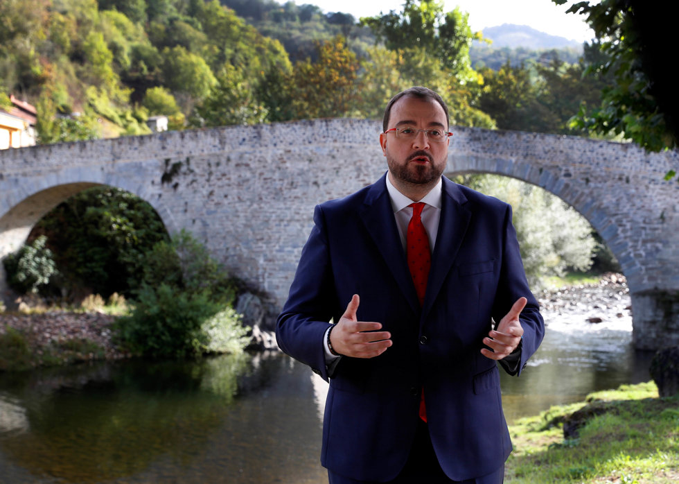 Adrián Barbón.