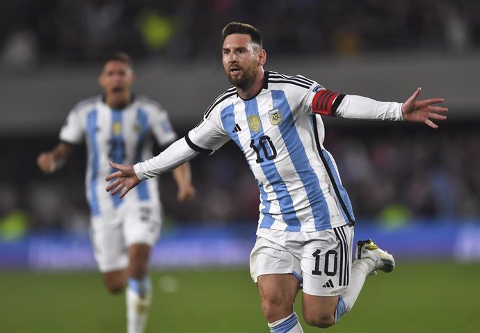 Leo Messi celebra su gol en el Argentina-Ecuador de las Eliminatorias Sudamericanas