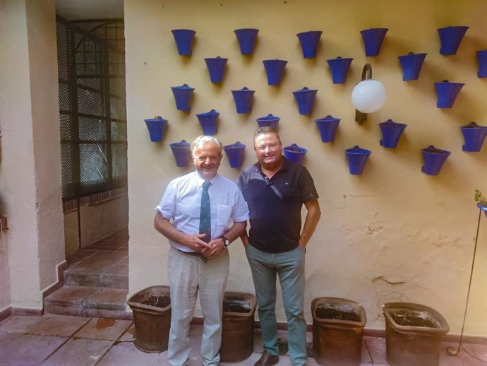 El presidente de la Diputación de Córdoba, Salvador Fuentes, con el alcalde de Montemayor, Antonio García.