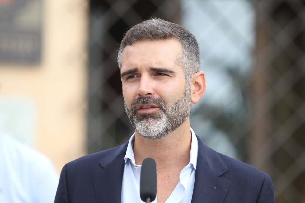 Visita de Fernández-Pacheco a la Casa de los Volcanes