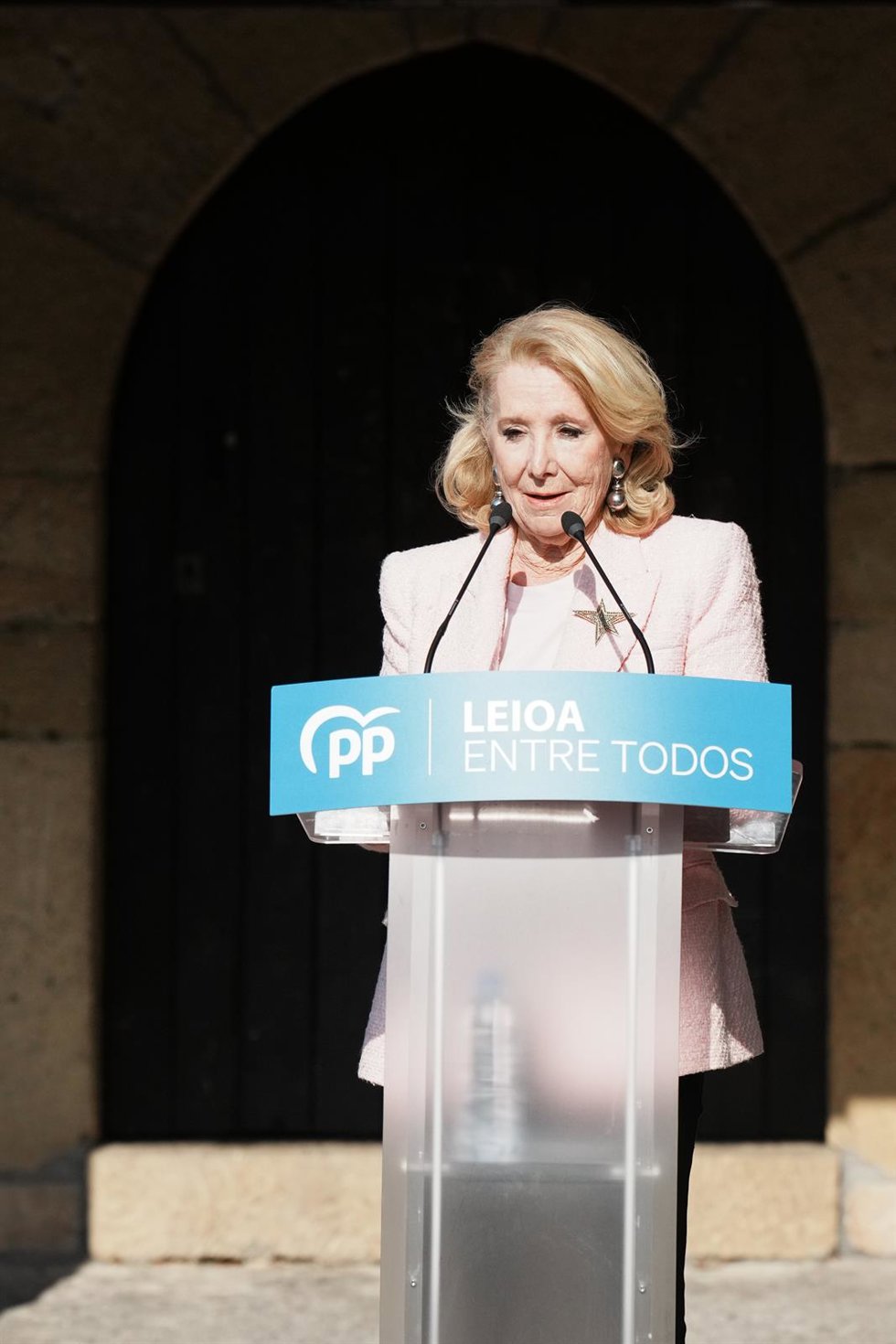 Archivo - La expresidenta de la Comunidad de Madrid, Esperanza Aguirre, interviene durante un acto de campaña electoral, en la Plaza de la Ermita de San Bartolomé de Leioa, a 19 de mayo de 2023, en Leioa, Vizcaya, País Vasco (España).  Durante el acto, 