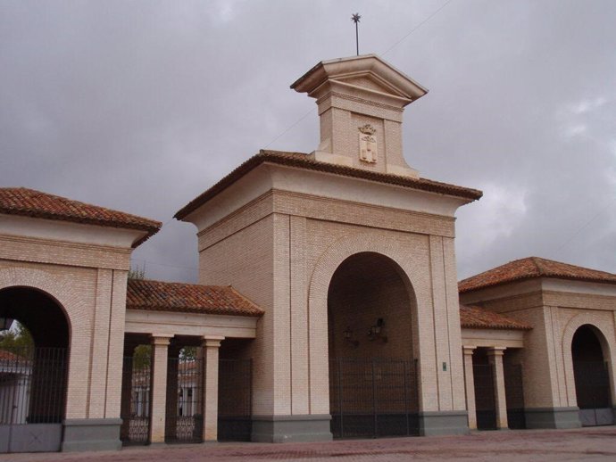 Archivo - Puerta de Hierros de Albacete