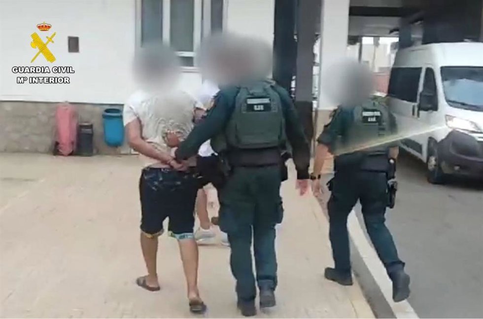 Archivo - Uno de los dos detenidos en el dispositivo especial contra los 'petaqueros' en el Poniente