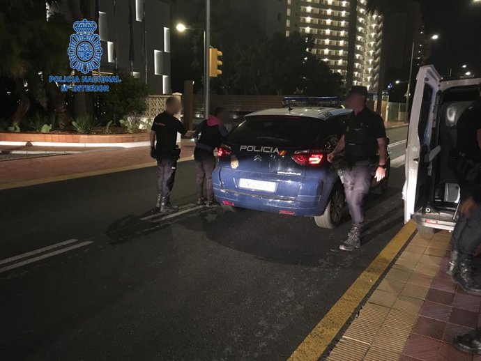 Archivo - Agentes de la policía nacional actuando en Playa de Palma