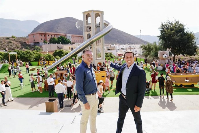 El alcalde de Berja, José Carlos Lupión, y el presidente de la Diputación de Almería, Javier Aureliano García