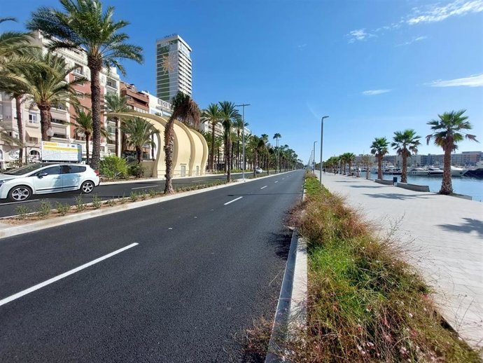 Paseo de los Mártires de la Libertad en el frente litoral de Alicante.
