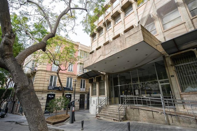 Archivo - Antiguo edificio de Correos, en el centro de la capital almeriense