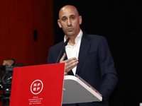 La justicia ordena a Luis Rubiales doblar la manutención de cada una de sus tres hijas