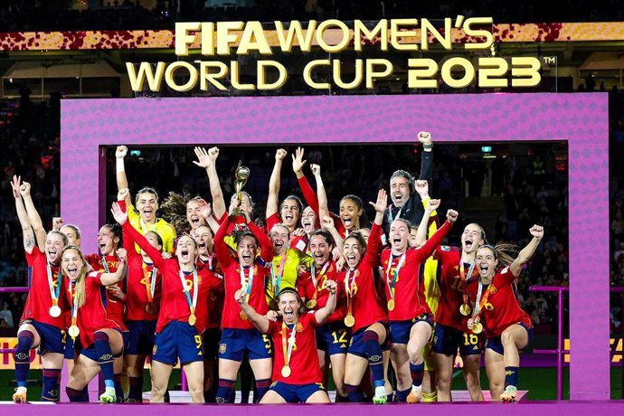 La selección española femenina de fútbol celebra la consecución del Mundial