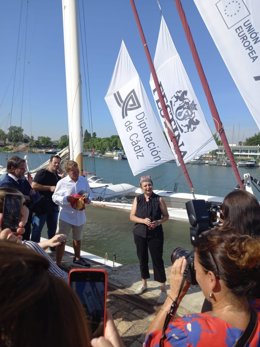 Alex Pella ha recuperado un multicasco de leyenda y comenzará su campaña de récords, con la plusmarca de la vuelta a España, entre Bilbao y Barcelona.