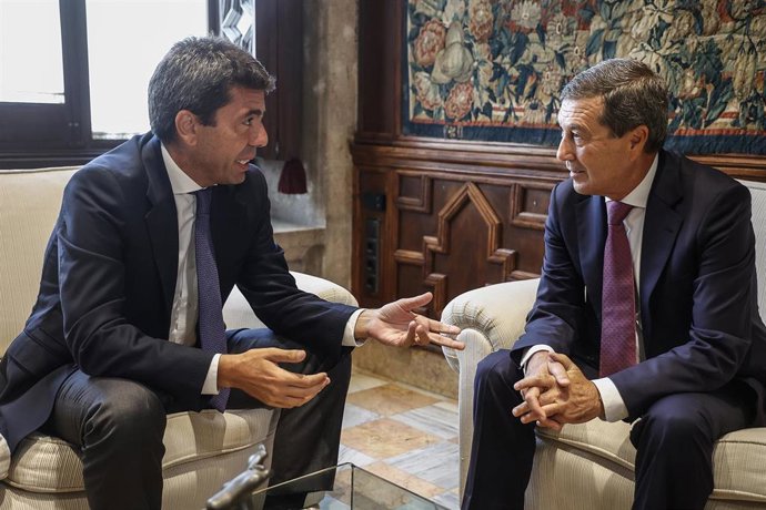 Archivo - Imagen de archivo de Marciano Gómez con el 'president' de la Generalitat, Carlos Mazón