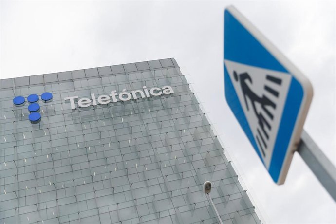 Exterior de la sede de Telefónica, en el ensanche de Las Tablas, en el distrito de Fuencarral-El Pardo