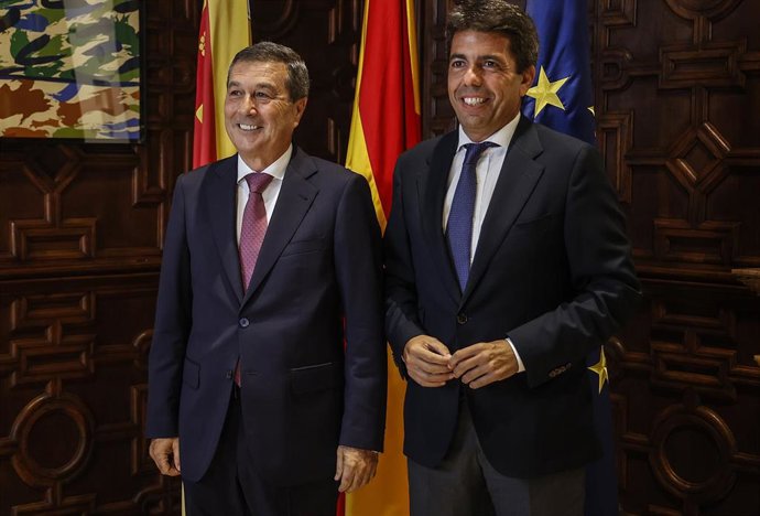 Archivo - Imagen de archivo de Marciano Gómez junto al 'president' de la Generalitat, Carlos Mazón
