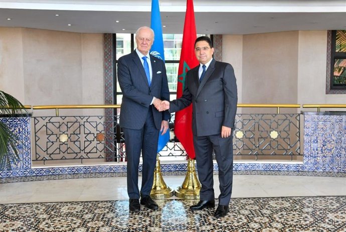El ministro de Exteriores de Marruecos, Nasser Burita, recibe en Rabat al enviado de la ONU para el Sáhara Occidental, Staffan de Mistura