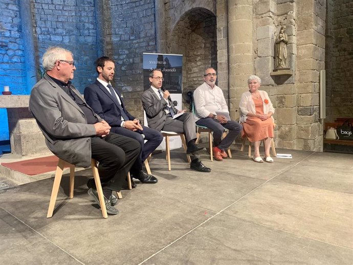 Acto de entrega de premios a cinco alcaldes del sur de Francia que defienden el catalán en sus plenos