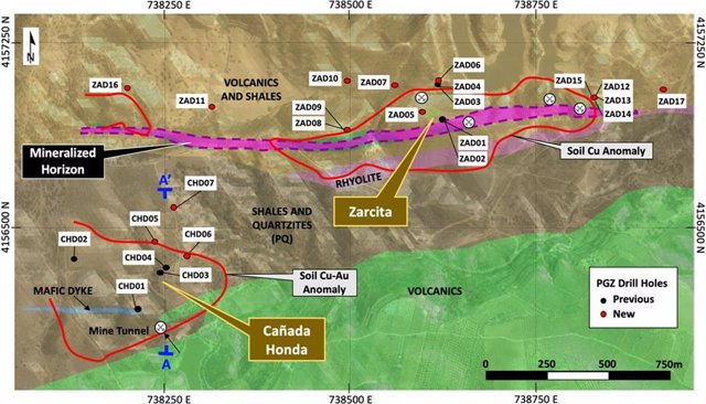 Figura 1 - Mapa geológico simplificado con los emboquilles de los sondeos de Cañada Honda y Zarcita. Ubicación de la sección transversal (A-A') mostrada en la Figura 2.