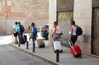 Maestre acusa a Almeida de llevar "cinco años sin hacer nada mientras se multiplican los pisos turísticos ilegales"