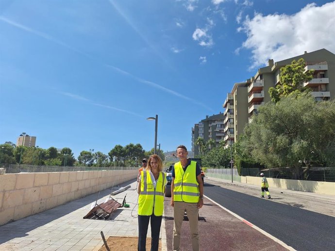 La teniente de alcalde de Infraestructuras, Belén Soto, visita las obras del Camí dels Reis