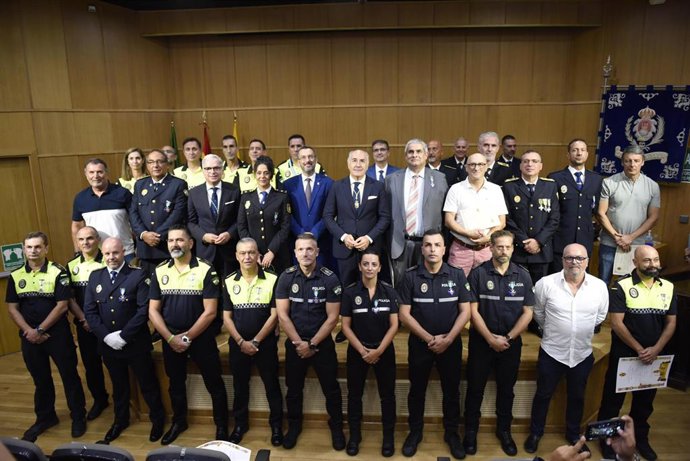 Archivo - Agentes distinguidos en el Día de la Policía Local en Algeciras.