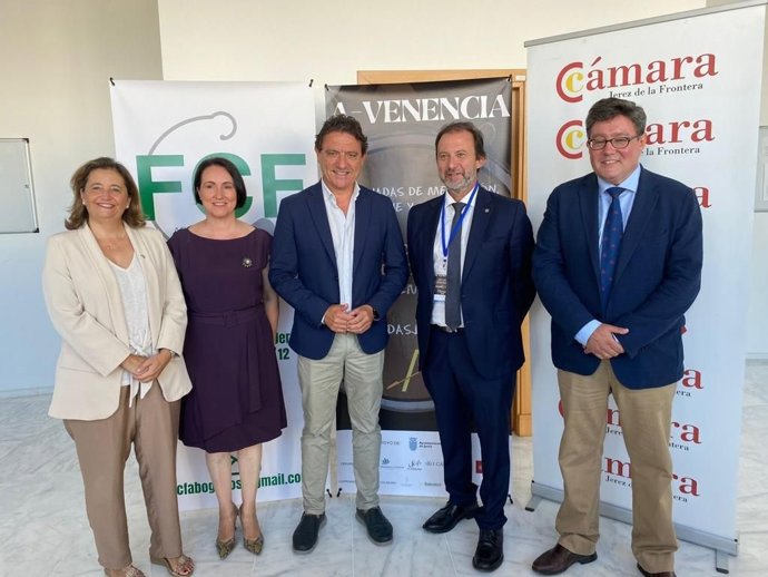 El delegado de Empleo, Empresa y Trabajo Autónomo de la Junta en Cádiz, Daniel Sánchez Román, este viernes en las Primeras Jornadas de Mediación, Arbitraje y Negociación en el Mundo Empresarial A-Venencia, celebradas en Jerez (Cádiz)