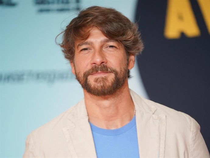 El actor Félix Gómez durante un encuentro de medios de la serie de televisión La que se avecina, de Mediaset España, en la Sala María de Maeztu del Palacio de Congresos Europa, a 8 de septiembre de 2023, en Vitoria - Gasteiz, Álava, País Vasco (España