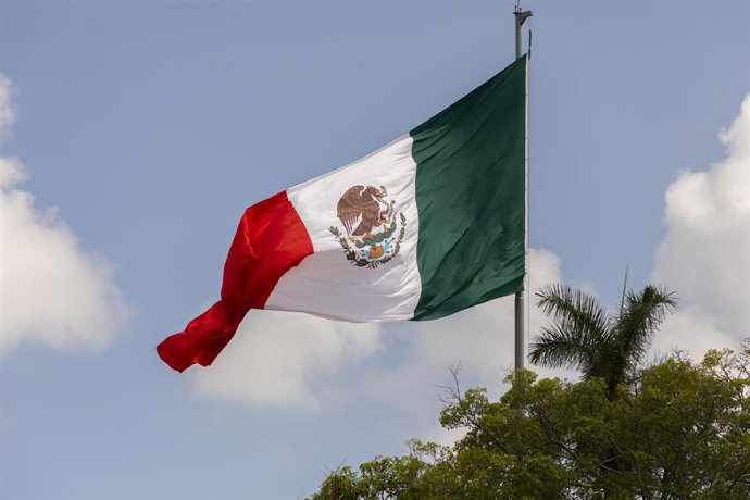 Archivo - Bandera de México (Archivo)