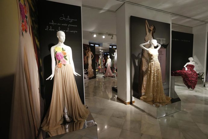 Archivo - Algunos diseños de la exposición El Secreto del Glamour. Hannibal Laguna. 35 años de moda, en el Palacio Provincial de la Diputación de Alicante.