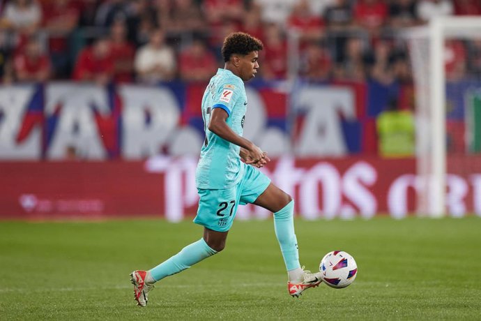 Lamine Yamal of FC Barcelona in action during the LaLiga EA Sports match between CA Osasuna and FC Barcelona at El Sadar on September 3, 2023, in Pamplona, Spain.