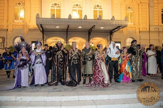 El Gran desfile de Moros y Cristianos revive este sábado la historia de Murcia