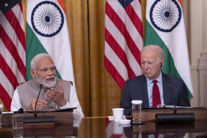 Archivo - June 23, 2023, Washington, District of Columbia, USA: Prime Minister Narendra Modi of the Republic of India, left,  makes remarks during a meeting with United States President Joe Biden  and senior officials and CEOs of American and Indian com