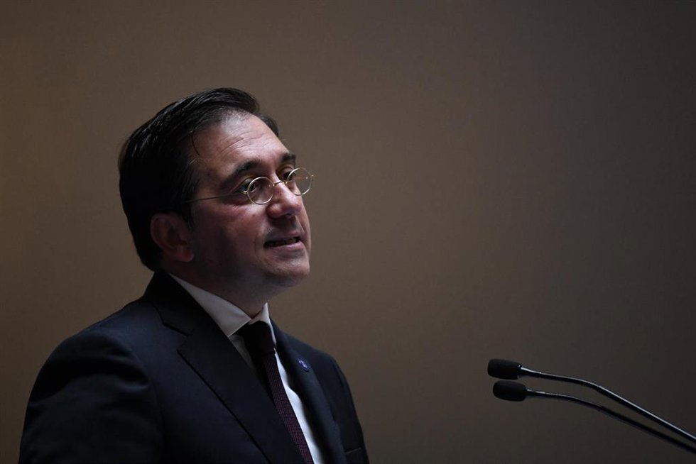El ministro de Asuntos Exteriores, Unión Europea y Cooperación en funciones, José Manuel Albares, interviene durante el acto de entrega de las condecoraciones al personal del Equipo de Emergencias START que fue a Turquía, en el Palacio de Santa Cruz
