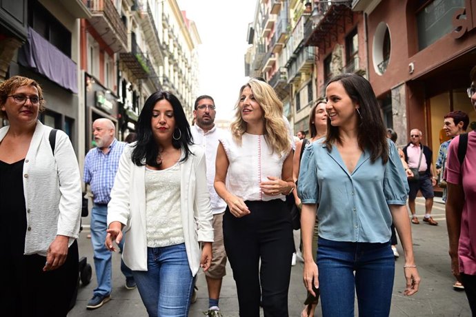 Archivo - La candidata de Sumar por Navarra, Idoia Villanueva (2i); la líder de Sumar, Yolanda Díaz (3i) y la secretaria general de Podemos, Ione Belarra (4i)