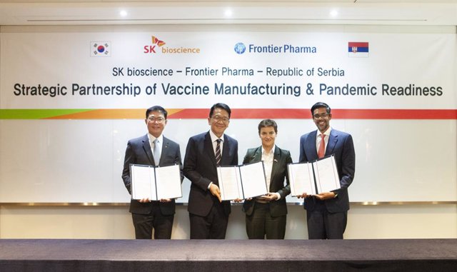 (From Left) Jaeyong Ahn, CEO Of SK Bioscience, Chang Won Chey, Vice Chairman Of SK Discovery, Ana Brnabic, Prime Minister Of The Republic Of Serbia, And Kiren L. Naidoo, CEO Of Frontier Biopharma Ltd. Pose After Signing A Memorandum Of Understanding At Th