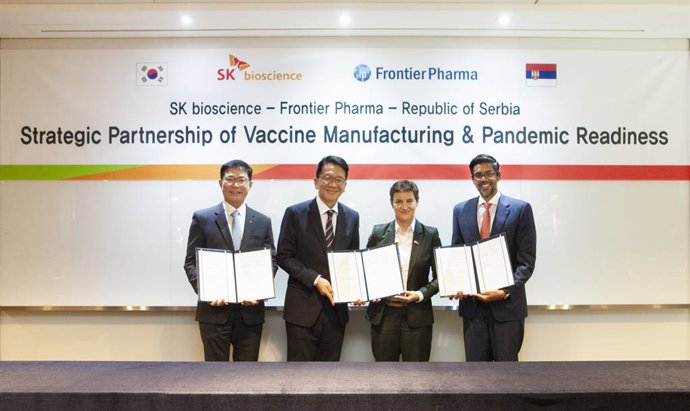 (From Left) Jaeyong Ahn, CEO Of SK Bioscience, Chang Won Chey, Vice Chairman Of SK Discovery, Ana Brnabic, Prime Minister Of The Republic Of Serbia, And Kiren L. Naidoo, CEO Of Frontier Biopharma Ltd. Pose After Signing A Memorandum Of Understanding At 