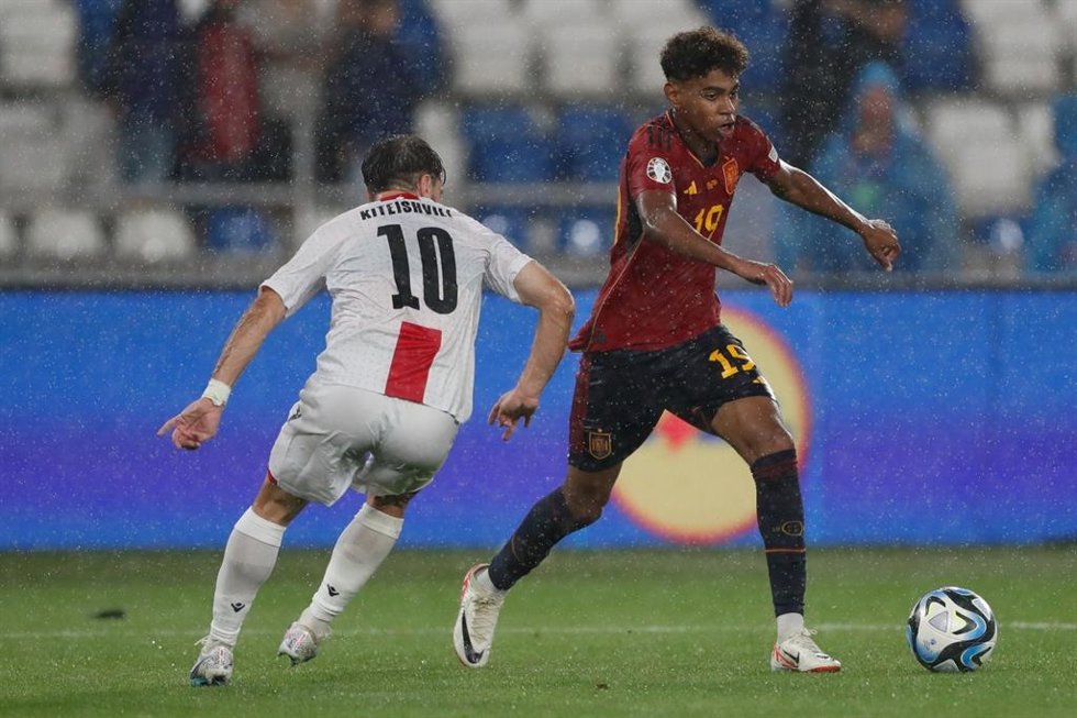 Lamine Yamal, en un partido con la selección española.