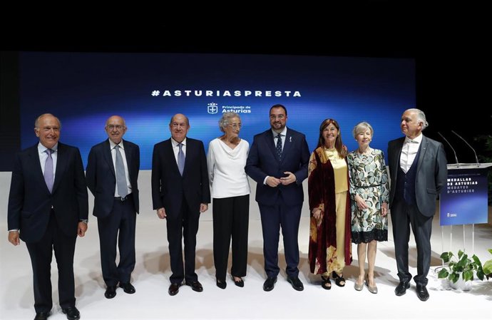 Adrián Barbón en el acto de entrega de Medallas de Asturias.