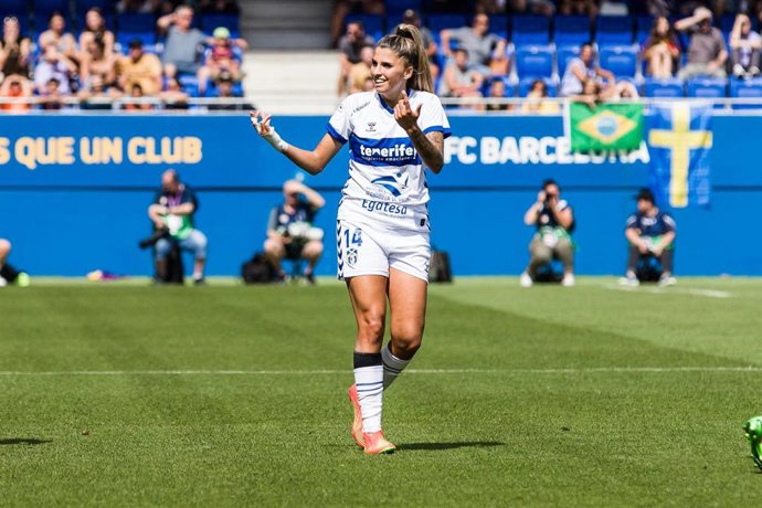 Archivo - Natalia Ramos, en un partido con la UDG Tenerife.