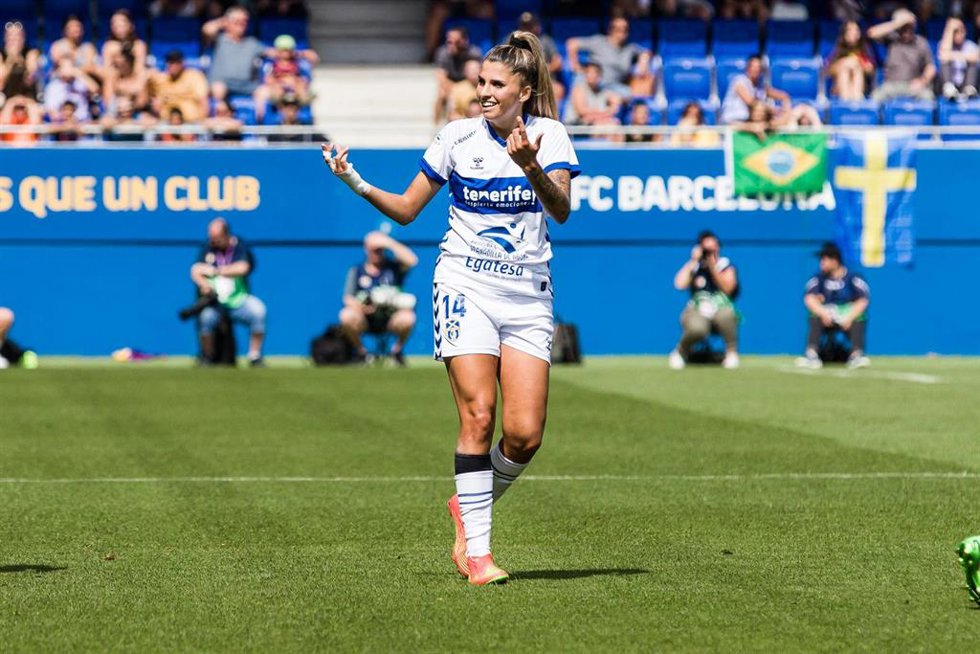 Archivo - Natalia Ramos, en un partido con la UDG Tenerife.