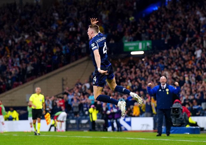 Archivo - 20 June 2023, United Kingdom, Glasgow: Scotland's Scott McTominay celebrates scoring his side's second goal during the UEFA Euro 2024 Qualifying Group A soccer match between Scotland and Georgia at Hampden Park. Photo: Jane Barlow/PA Wire/dpa