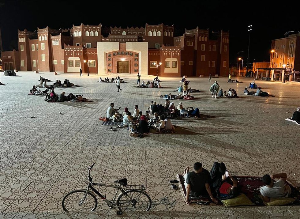Personas evacuadas por el terremoto en la provincia marroquí de Uarzazate. 
