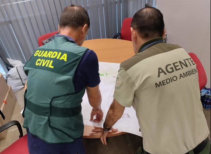 Guardia Civil y Agente de Medio Ambiente