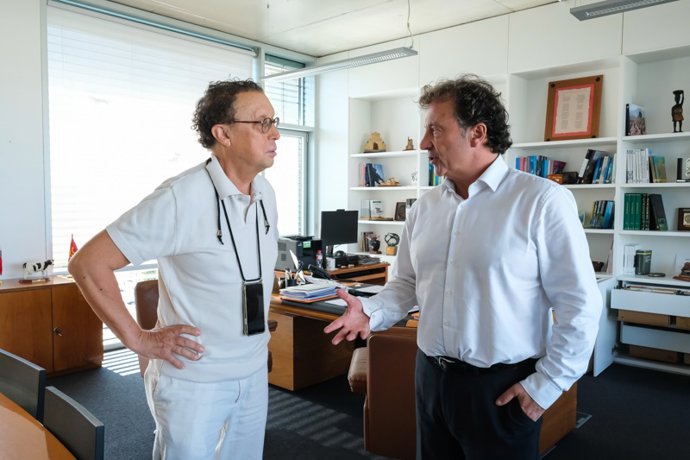 El consejero de Desarrollo Rural, Ganadería, Pesca y Alimentación, Pablo Palencia, recibe a los afectados por la Ley de Costas