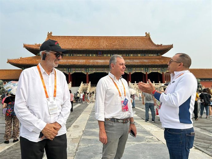 El alcalde de Sevilla, José Luis Sanz, junto al vicealcalde de Marrakech, Khalid El Fataoui, en una imagen de archivo.